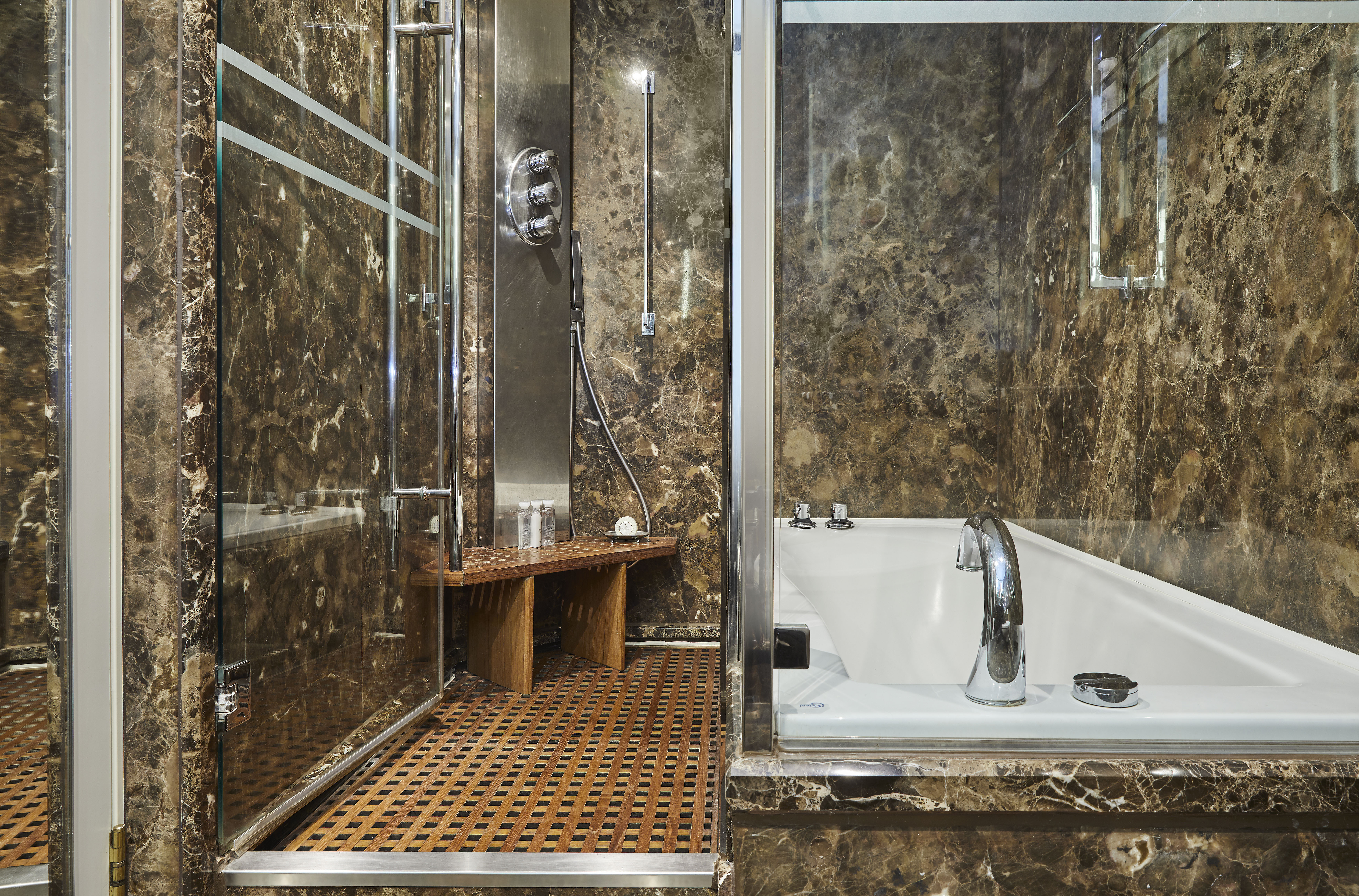 Medallion Suite Bathroom.jpg